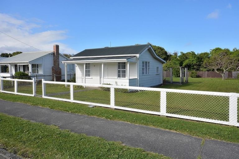 Photo of property in 26 Waimea Road, Waikanae Beach, Waikanae, 5036