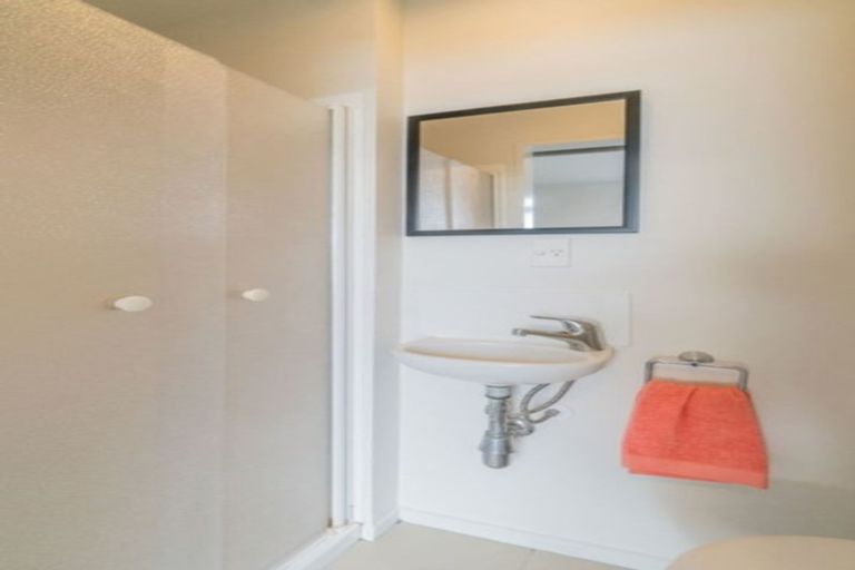 Photo of property in 435c West Coast Road, Glen Eden, Auckland, 0602