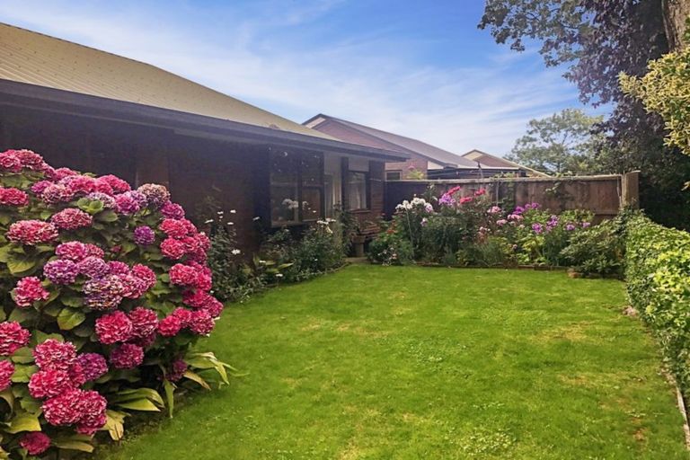 Photo of property in 2/13 Abberley Crescent, St Albans, Christchurch, 8014