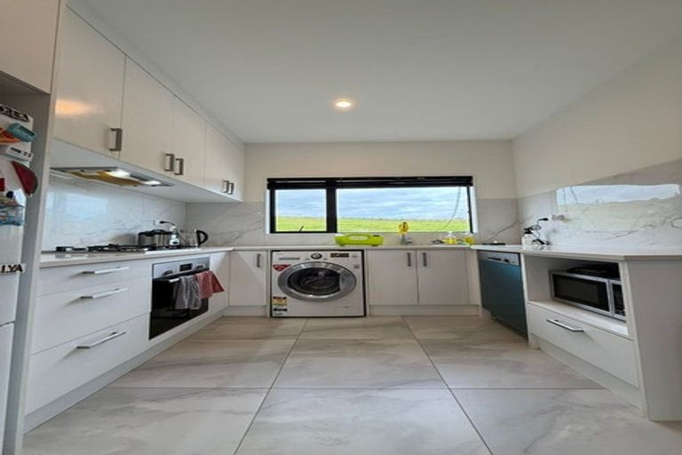 Photo of property in 31b Crestview Rise, Papakura, 2110