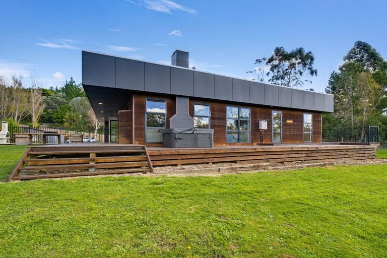Photo of property in 334 Aokautere Drive, Aokautere, Palmerston North, 4471