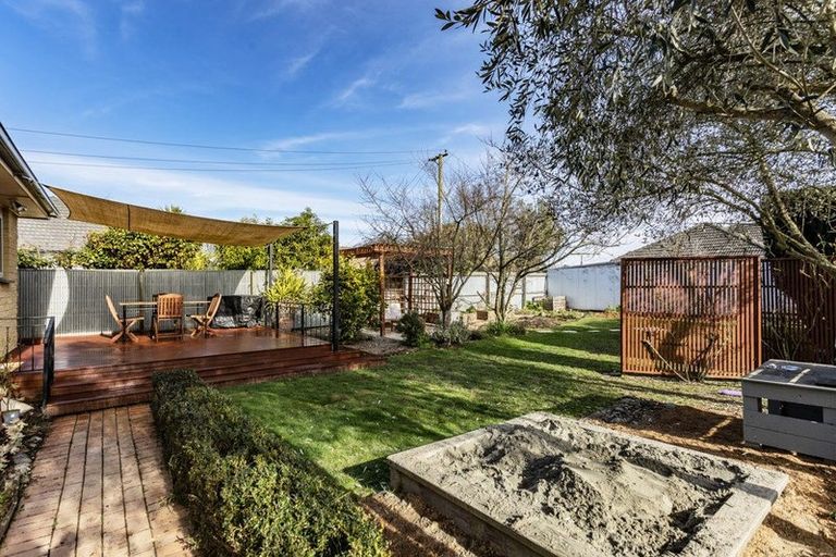 Photo of property in 4 Trafford Street, Harewood, Christchurch, 8051