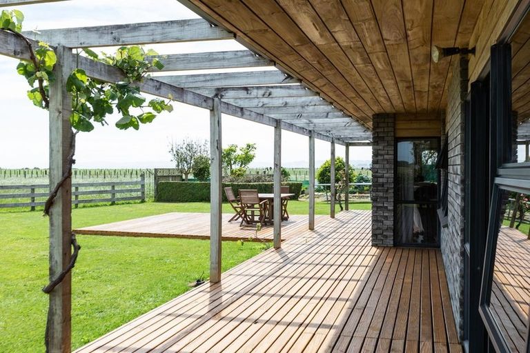 Photo of property in 787 Main North Road, Motunui, Waitara, 4383