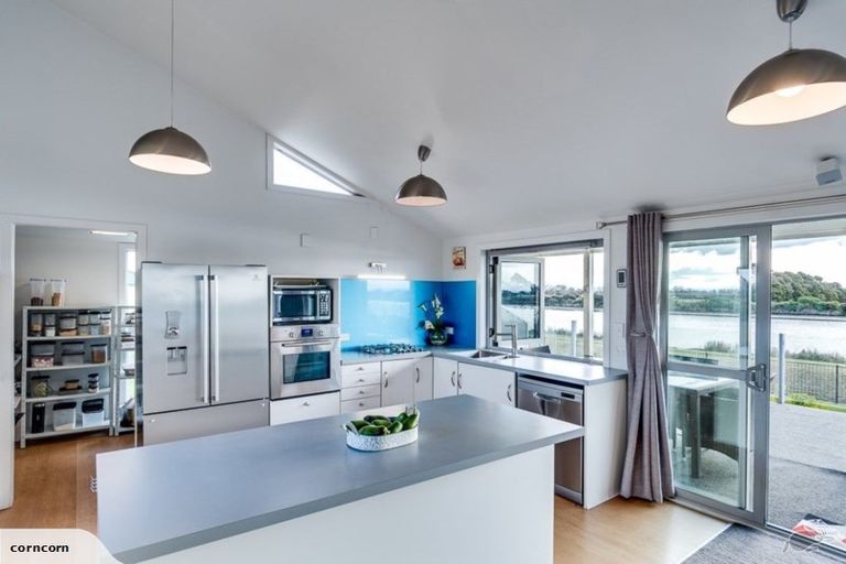 Photo of property in 5 Old Ferry Road, Clive, 4102