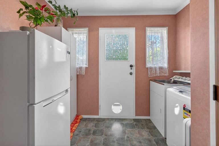 Photo of property in 1 Colonial Place, Kelvin Grove, Palmerston North, 4414