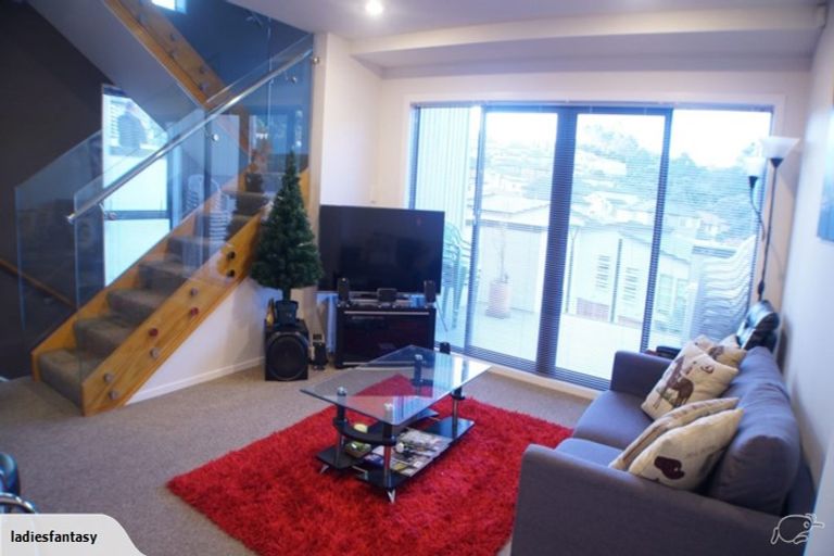 Photo of property in 2/10 Silver Moon Road, Albany Heights, Auckland, 0632