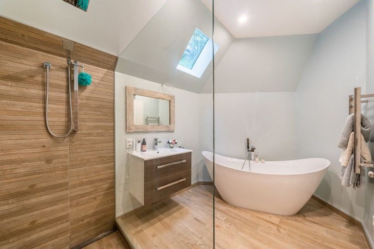 Photo of property in 14 Latham Road, York Bay, Lower Hutt, 5013