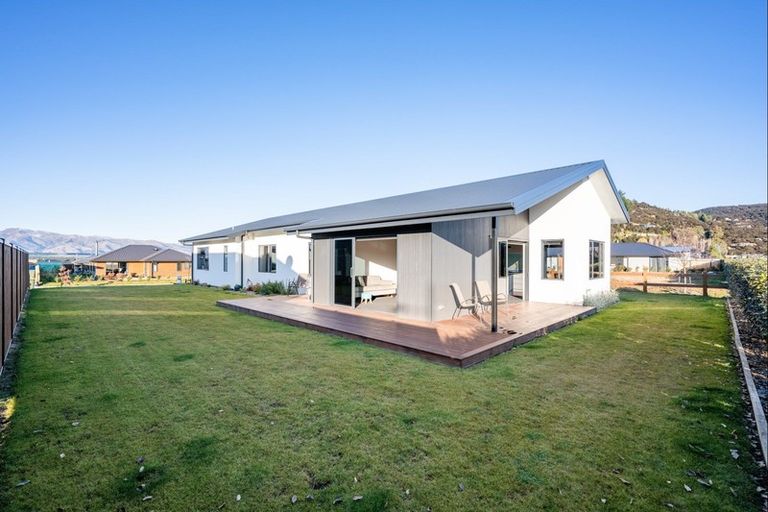 Photo of property in 37 Pounamu Avenue, Albert Town, Wanaka, 9305