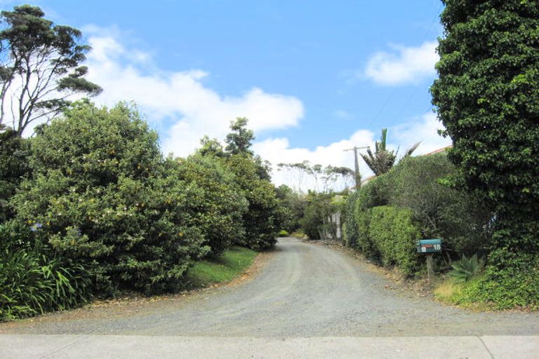 Photo of property in 18 Motutara Road, Muriwai, Waimauku, 0881