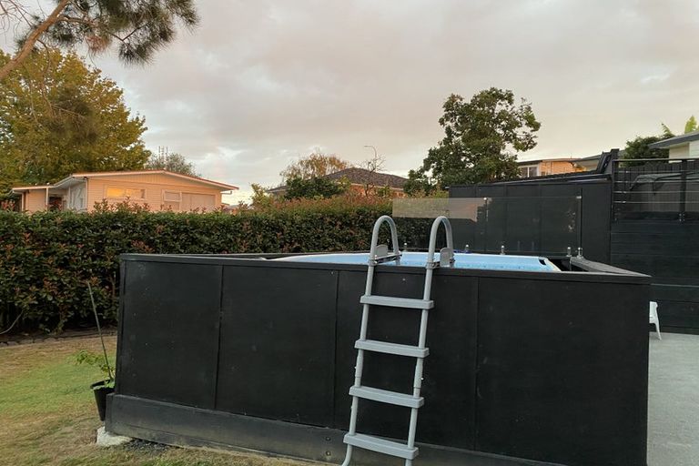 Photo of property in 1/50 La Trobe Street, Pakuranga Heights, Auckland, 2010