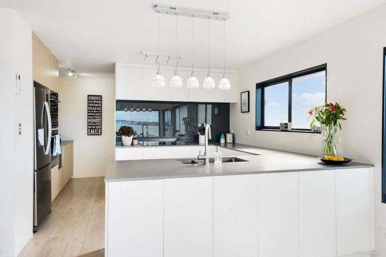 Photo of property in 68 Mcbreen Avenue, Northcote, Auckland, 0627