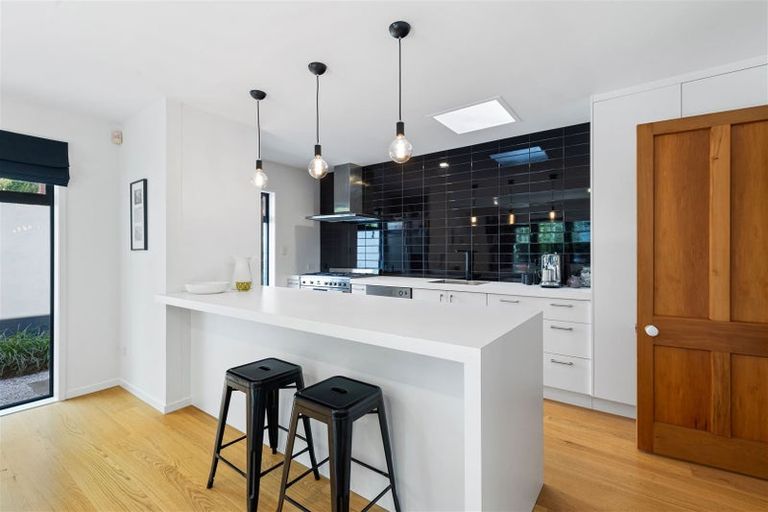 Photo of property in 1/33 Makora Street, Fendalton, Christchurch, 8041