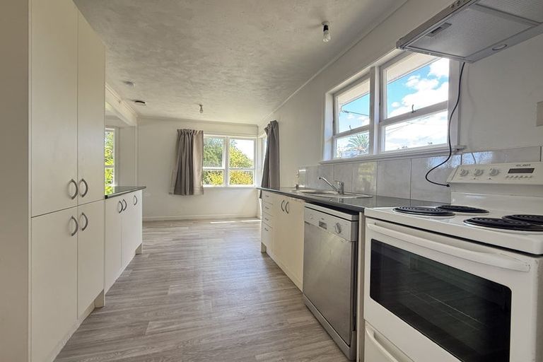 Photo of property in 13 Valdale Road, Henderson, Auckland, 0610