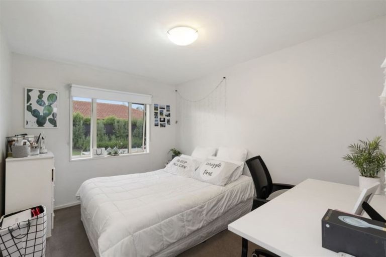 Photo of property in 48 Coolspring Way, Redwood, Christchurch, 8051