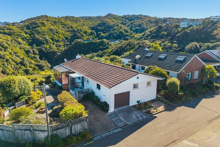 Photo of property in 22 Bushey Way, Maungaraki, Lower Hutt, 5010