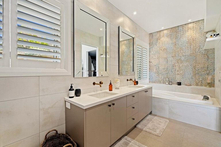 Photo of property in 11 Barclay Place, Wanaka, 9305