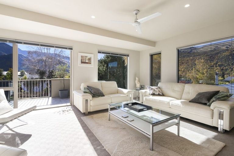 Photo of property in 21 Hood Crescent, Arrowtown, 9302