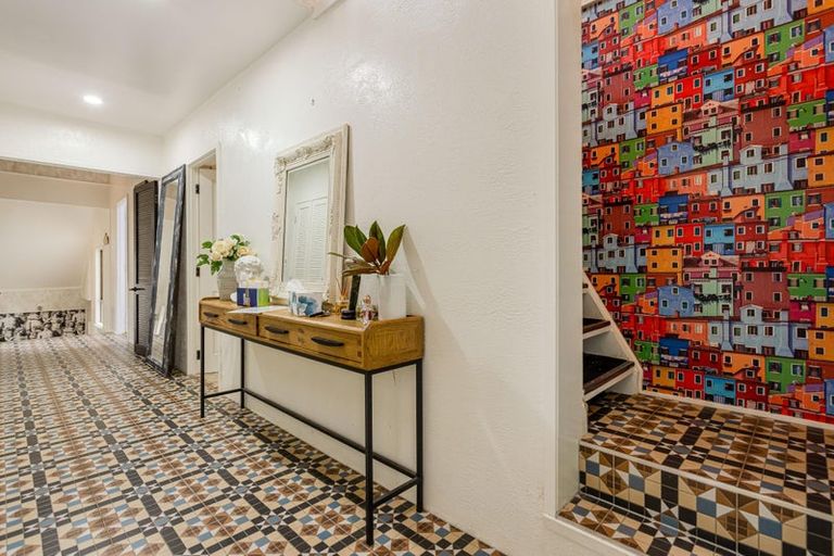 Photo of property in 719 Scenic Drive, Henderson Valley, Auckland, 0612