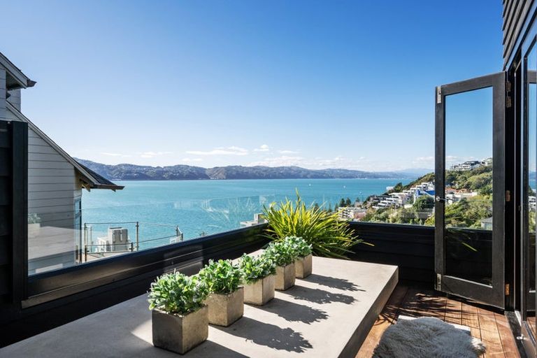 Photo of property in 5 Bayview Terrace, Oriental Bay, Wellington, 6011