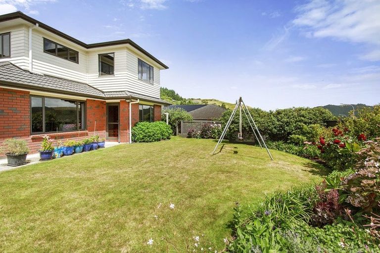 Photo of property in 189 Woodman Drive, Tawa, Wellington, 5028