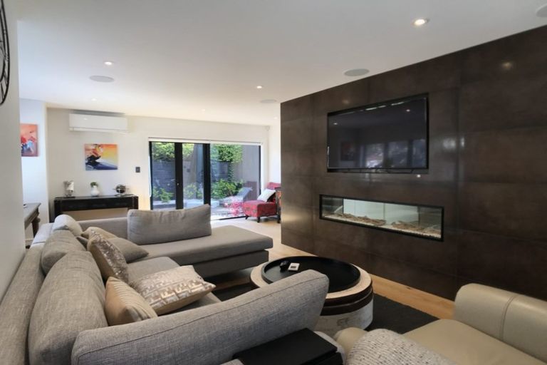 Photo of property in 2/92 Churchill Road, Murrays Bay, Auckland, 0630