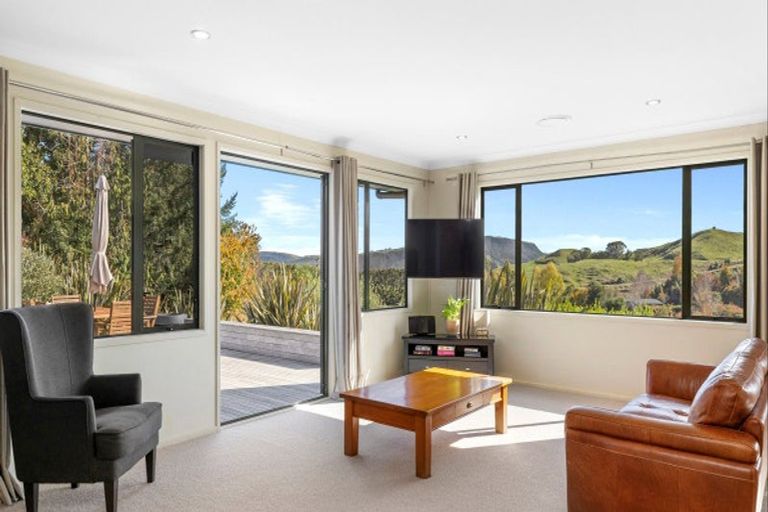 Photo of property in 11 Dalmore Way, Acacia Bay, Taupo, 3385