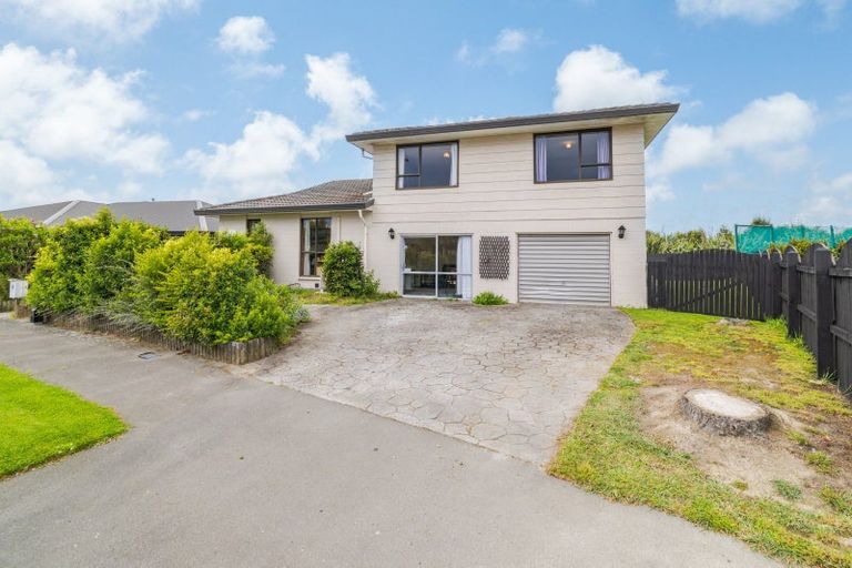 Photo of property in 8 Langham Place, Redwood, Christchurch, 8051