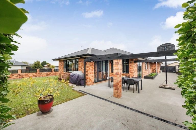 Photo of property in 22 Pegasus Place, Kelvin Grove, Palmerston North, 4414