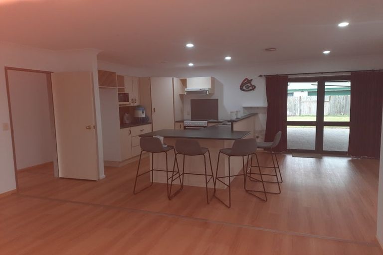 Photo of property in 11 Royal Oak Drive, Kelvin Grove, Palmerston North, 4414