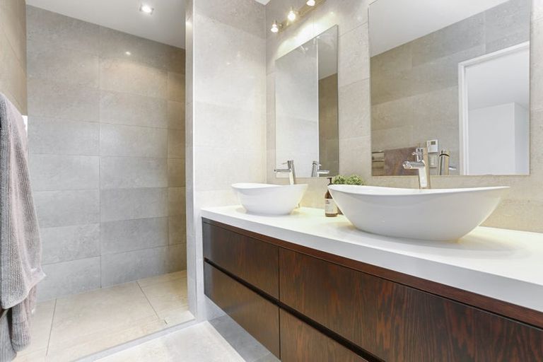 Photo of property in 38a Takutai Avenue, Bucklands Beach, Auckland, 2012