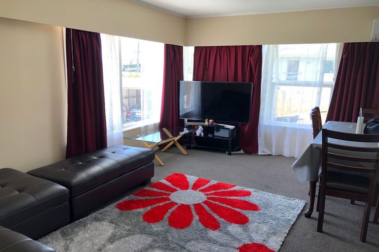 Photo of property in 2/8 Anne Road, Hillcrest, Auckland, 0627