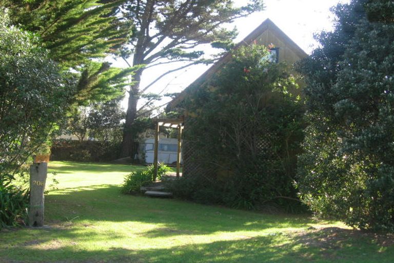 Photo of property in 208 Kenwood Drive, Matarangi, Whitianga, 3592