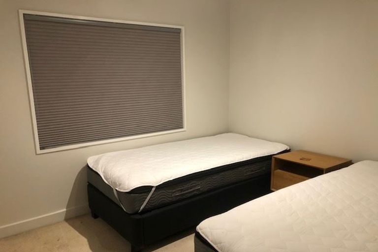 Photo of property in 60b Wynyard Crescent, Fernhill, Queenstown, 9300