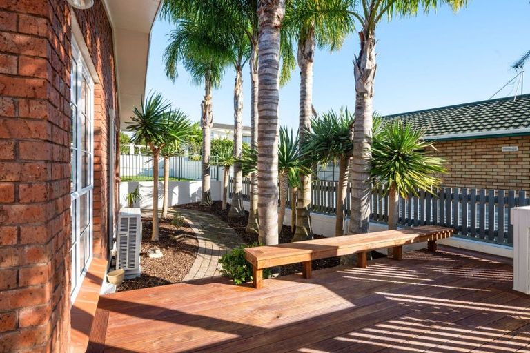 Photo of property in 42 Gilbass Avenue, Hamilton Lake, Hamilton, 3204