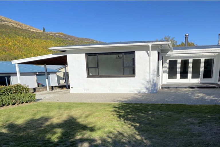 Photo of property in 2 Thames Street, Arrowtown, 9302