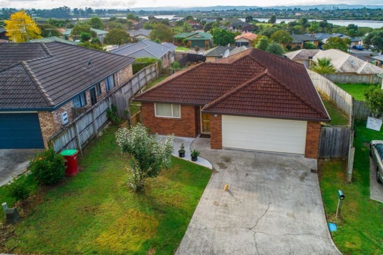 Photo of property in 18 Piriti Place, Weymouth, Auckland, 2103