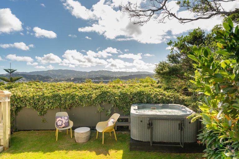 Photo of property in 15 Rangitane Street, Maupuia, Wellington, 6022