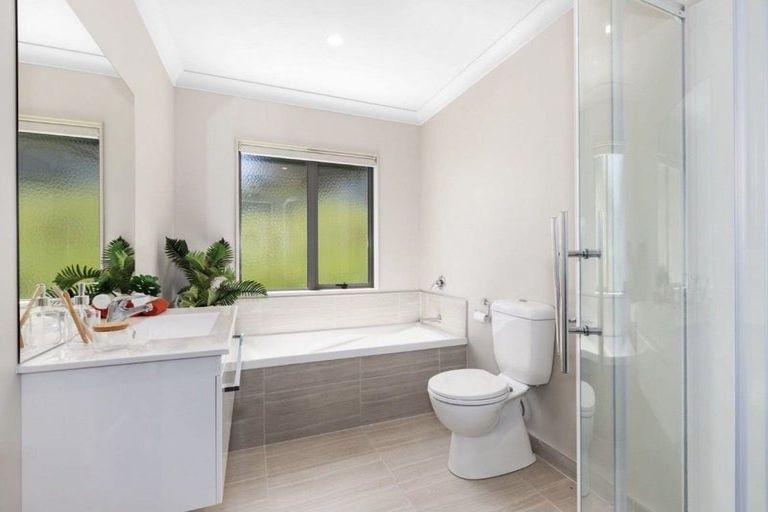 Photo of property in 6 Brindle Way, Newlands, Wellington, 6037