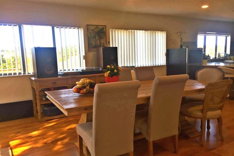 Photo of property in 9 Trotting Terrace, Fairview Heights, Auckland, 0632