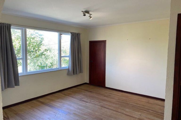 Photo of property in 6 Palmer Avenue, Glen Eden, Auckland, 0602