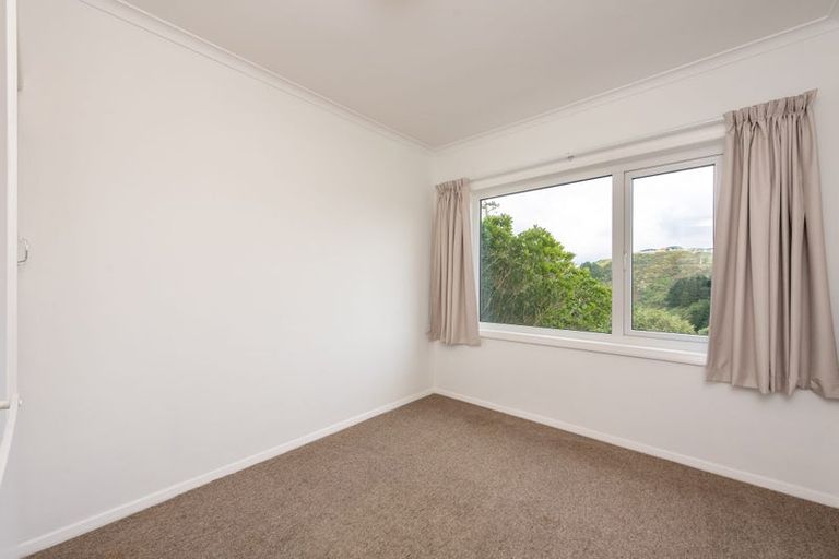 Photo of property in 20 Miles Crescent, Newlands, Wellington, 6037