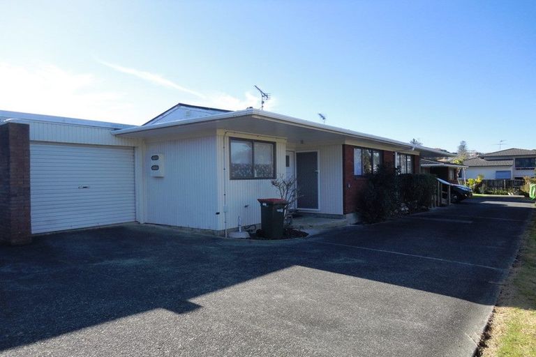 Photo of property in 2/76 Wellington Street, Howick, Auckland, 2014