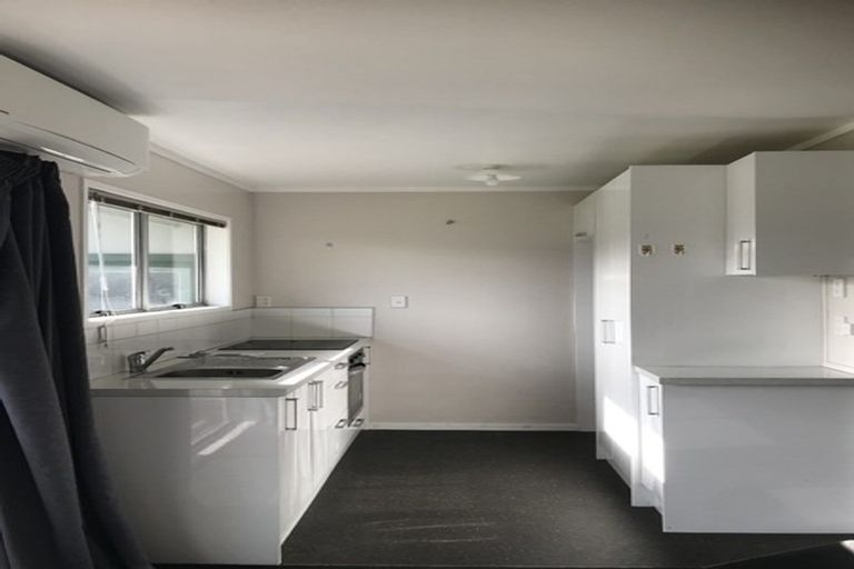 Photo of property in 2/29 Becker Drive, Weymouth, Auckland, 2103