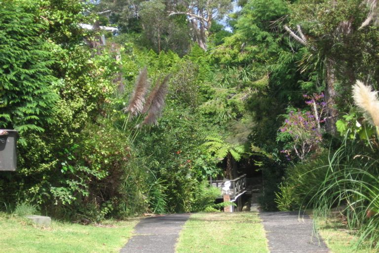Photo of property in 2/96 Aeroview Drive, Beach Haven, Auckland, 0626
