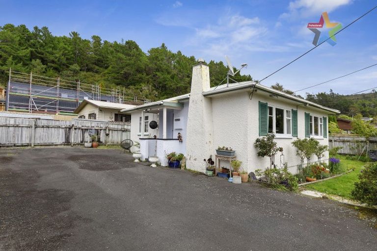Photo of property in 39 Raukawa Street, Stokes Valley, Lower Hutt, 5019