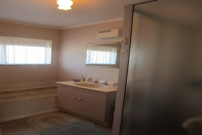 Photo of property in 48a Oxford Street, Tawa, Wellington, 5028