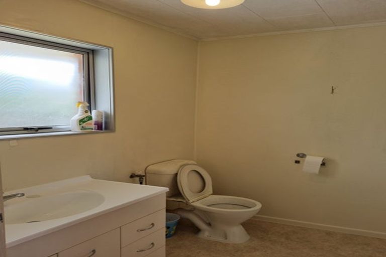 Photo of property in 3/58 View Road, Henderson, Auckland, 0612