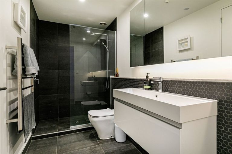 Photo of property in Sugar Lane Apartments, 5/31 Rawene Road, Birkenhead, Auckland, 0626