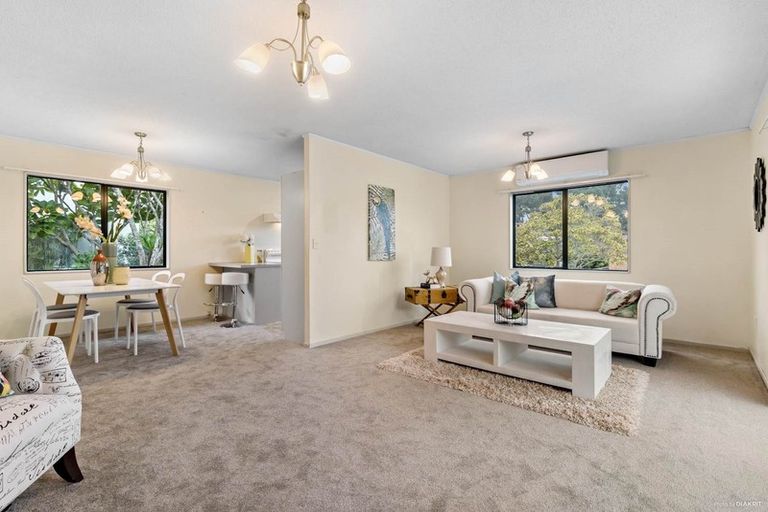 Photo of property in 2/47 Lavery Place, Sunnynook, Auckland, 0632