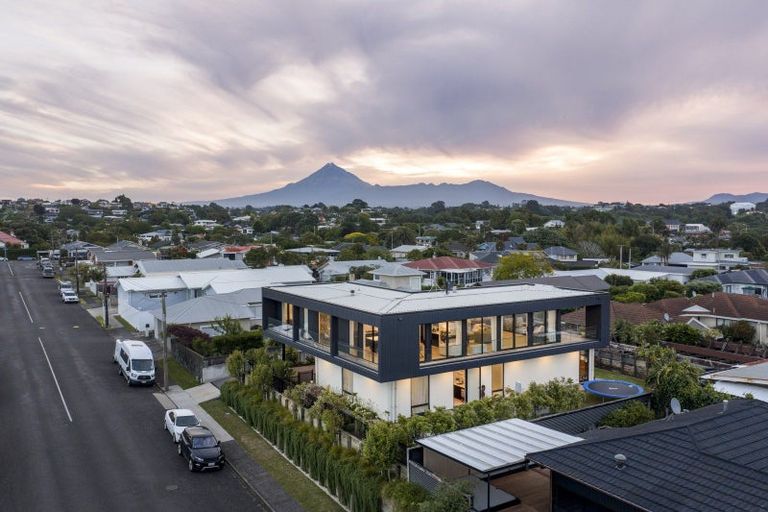 Photo of property in 8 Kowhai Street, Strandon, New Plymouth, 4312